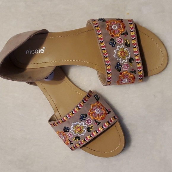 Nicole Floral Embellished Sandals SZ 8.5 - Picture 2 of 5
